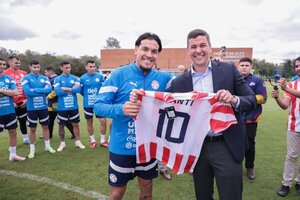 Diario HOY | Peña dice presente en el partido de la Albirroja