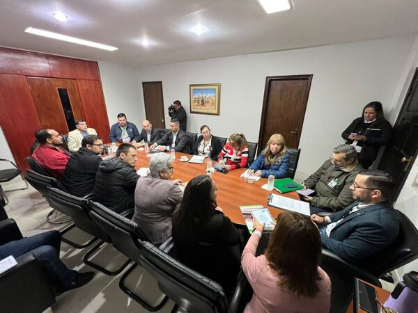 MESA DE TRABAJO ENTRE LA ENTIDAD BINACIONAL YACYRETÁ Y LA MUNICIPALIDAD DE CAMBYRETÁ