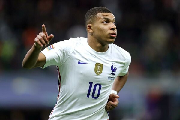 Versus / Mbappé "necesita tranquilidad", estima Didier Deschamps