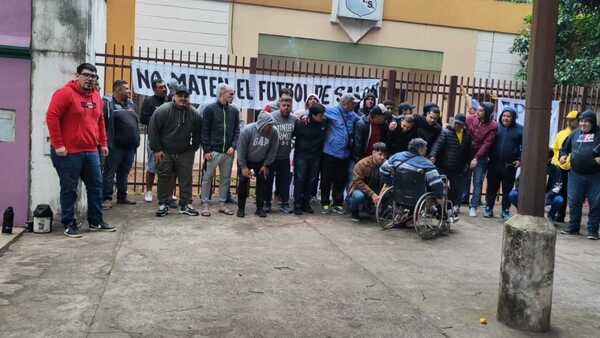Salonistas protestas ante la FPFS