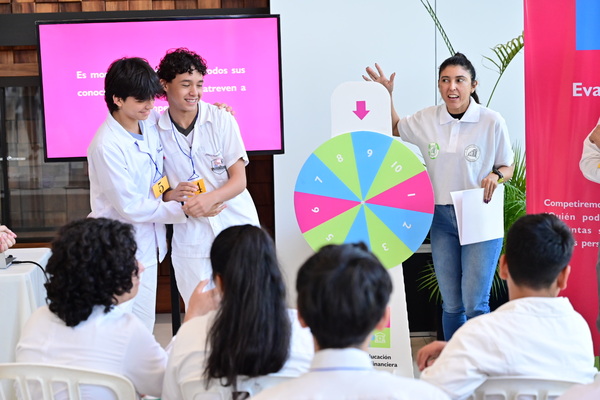 Cerca de 600 estudiantes de escuelas y colegios acudieron a jornada de educación financiera - MarketData