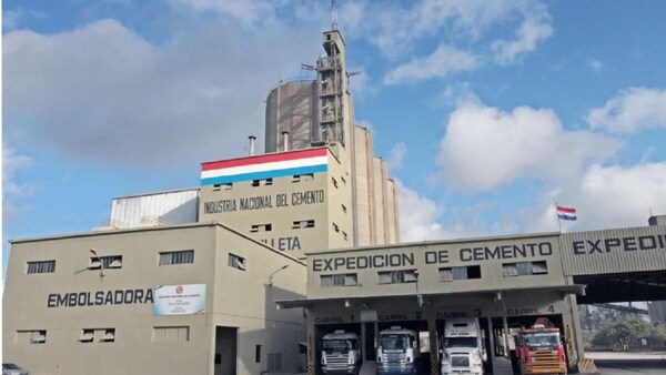 PEÑA ANUNCIA REDUCCIÓN DE G. 2.000 POR BOLSA EN TODOS LOS CEMENTOS DE INC