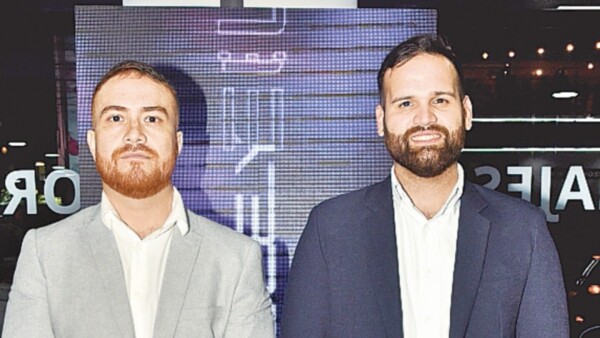 Geely celebra reapertura con un brindis