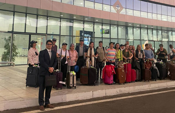 Compatriotas retornan desde Israel mediante asistencia del Gobierno