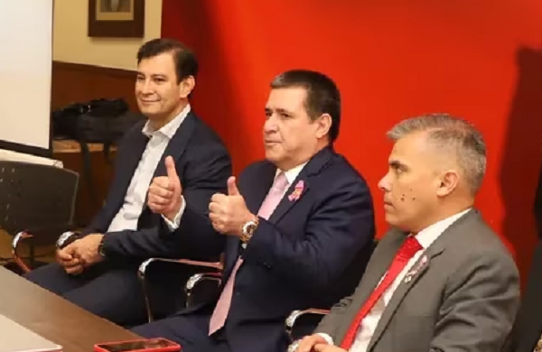 Cartes participa de un curso contra el lavado de dinero y terrorismo en ANR - Noticiero Paraguay