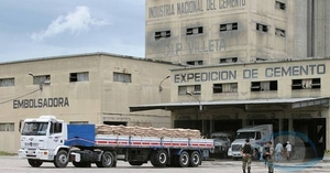 Presidente Peña anuncia reducción del precio del cemento de la INC para impulsar el sector de la construcción