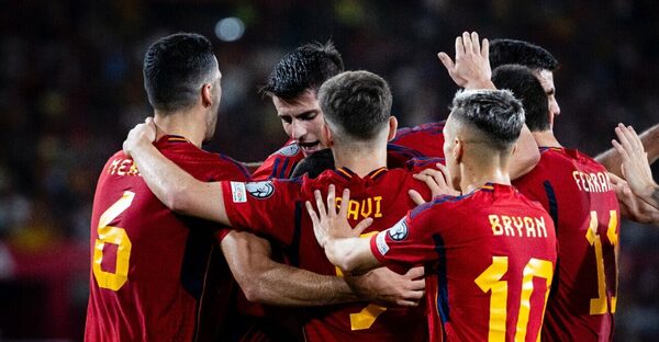 Versus / España se acerca a la Eurocopa y aplaza la clasificación de Escocia