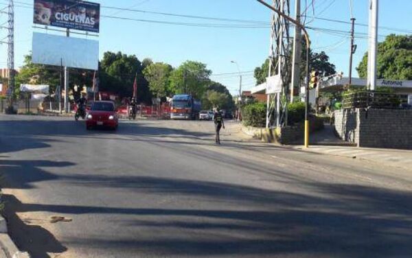 Disfrazados de agentes de la Caminera, “pescan” en semáforos y piden coima