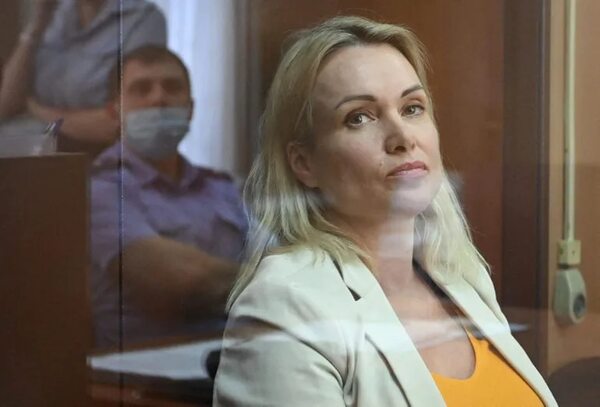 Francia investiga un posible envenenamiento de la periodista rusa Marina Ovsiannikova - Mundo - ABC Color