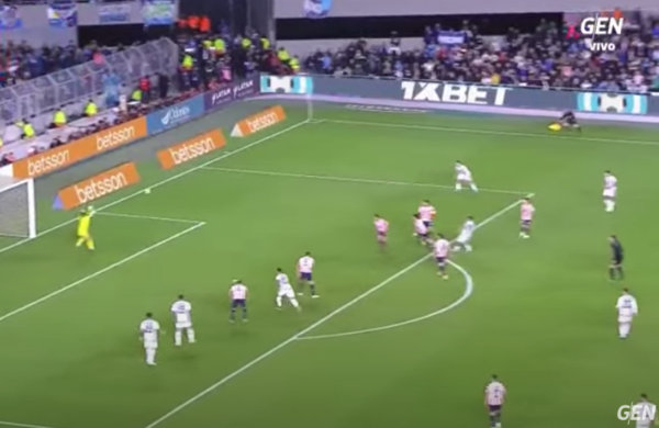 Versus / Argentina perdonó el segundo sobre el final del primer tiempo