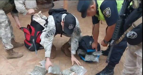 La Nación / Dejan dos mochilas con 15 kilos de droga en la puerta del penal de CDE