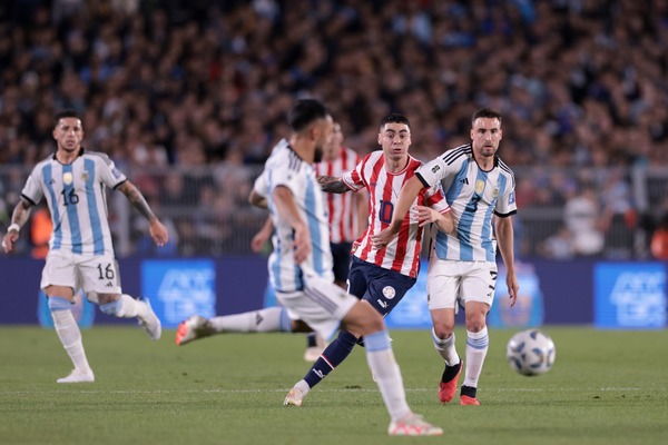 Paraguay, muy pobre y tuvo otro día para olvidar; Argentina se divirtió de lo lindo | 1000 Noticias