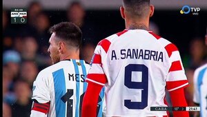 (VIDEO). Polémica por el escupitajo de un pelotero paraguayo a Messi