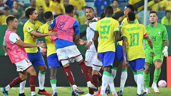 Venezuela sorprende a Brasil y rescata un histórico empate