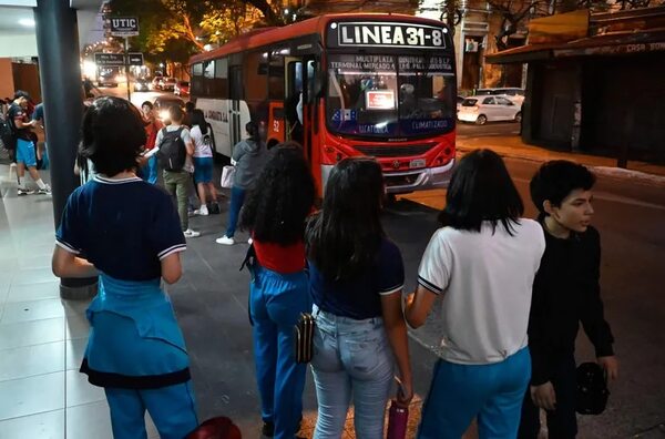 Diputados piden fin de las “reguladas” de buses - Política - ABC Color