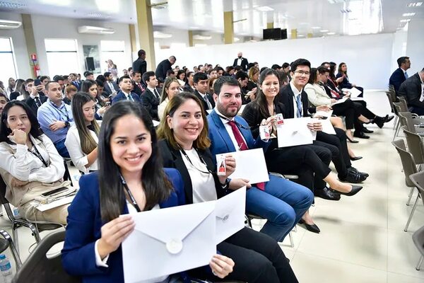 Itaipú: mujeres embarazadas y en periodo de lactancia están entre los 187 despedidos - Economía - ABC Color