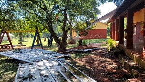 Una escuela rural sigue destechada y sin clases desde el pasado temporal