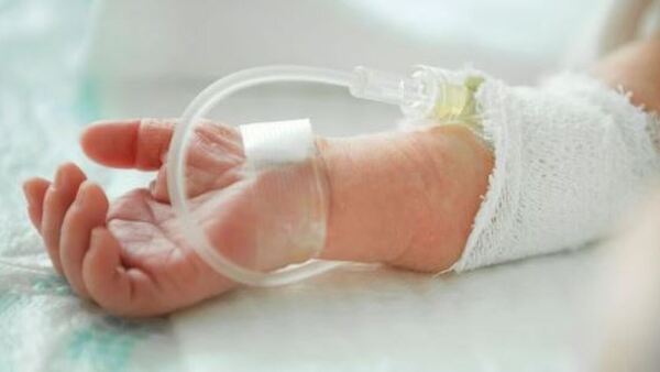 Una mamá supuestamente quiso matar a su bebé en el hospital