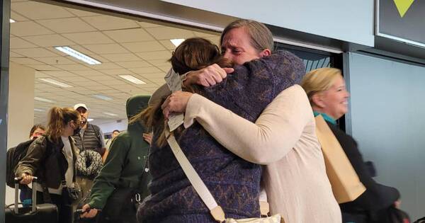 La Nación / Llegaron siete de los 28 compatriotas repatriados desde Israel