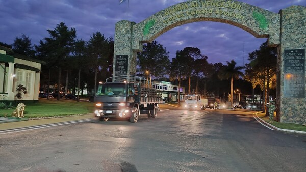 Convoy de 310.000 litros de agua beneficiará a unas 5.000 personas en el Chaco, según ministro de la SEN - trece