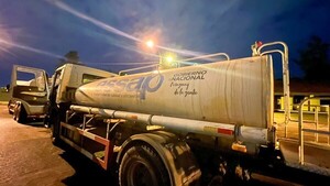 Convoy militar traslada agua potable al Chaco para paliar la sequía