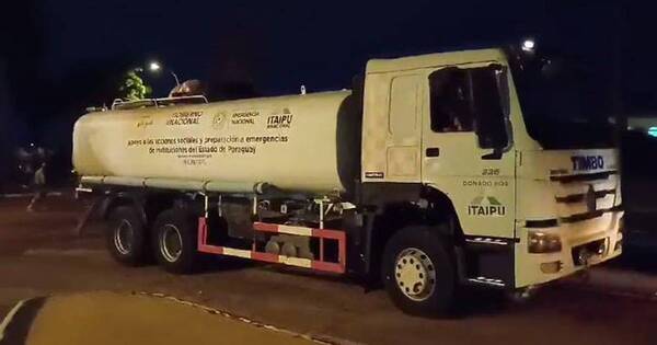 La Nación / Partieron al Chaco 25 camiones con 310 mil litros de agua