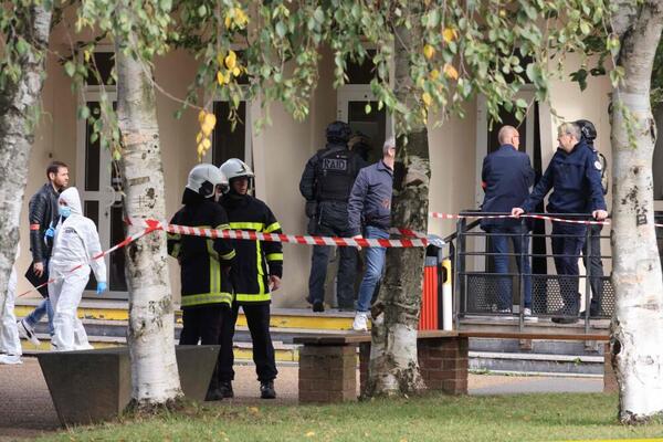 Ataque con arma blanca en Francia: un docente fallecido y dos heridos - El Trueno