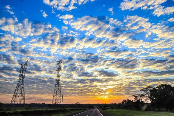 Viernes con ambiente fresco a cálido y vientos del sur