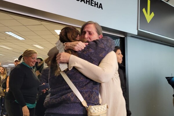 Llegan al país el primer contingente de compatriotas repatriados desde Israel - Unicanal