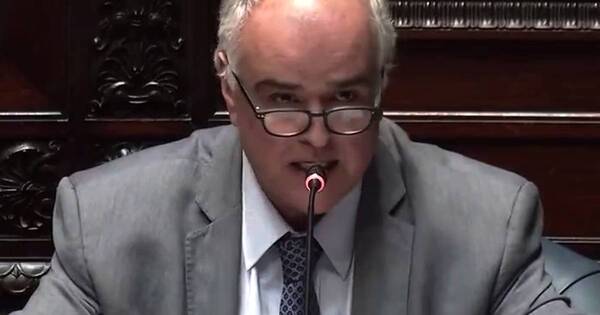 La Nación / Imputan a senador uruguayo por 22 delitos de abuso