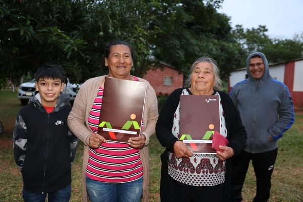 Diario HOY | Indert inicia entrega de títulos de propiedad en cuatro departamentos