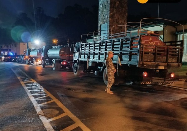 Convoy militar lleva agua potable al sediento Chaco