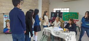 Estudiantes “liberan poemas” y conversan con escritoras nacionales - Nacionales - ABC Color