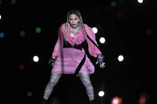 Madonna arranca este sábado en Londres su esperada gira tras posponerla por una infección - Música - ABC Color