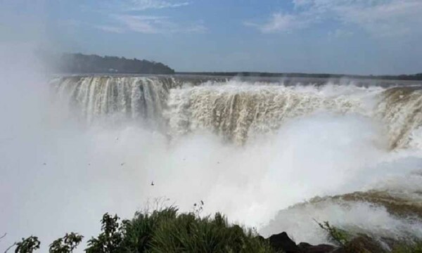Cataratas del Yguazú alcanzan un caudal histórico de 10 millones de litros por segundo – Prensa 5