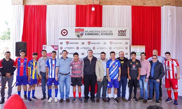 Entregaron atuendos a 7 clubes de Coronel Oviedo – Prensa 5