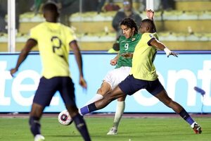 Ecuador retorna desde Bolivia y se blinda en Quito a la espera de Colombia - Fútbol Internacional - ABC Color