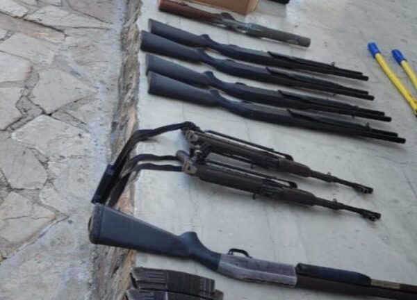 Diario HOY | Entregan armas rescatadas a tiempo en la revuelta de Tacumbú