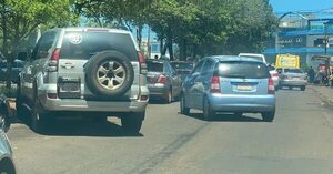 Caos vehicular en la frontera se agrava por feriado en Argentina - Nacionales - ABC Color