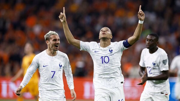 Versus / Mbappé anota un doblete y clasifica a Francia a la Eurocopa 2024
