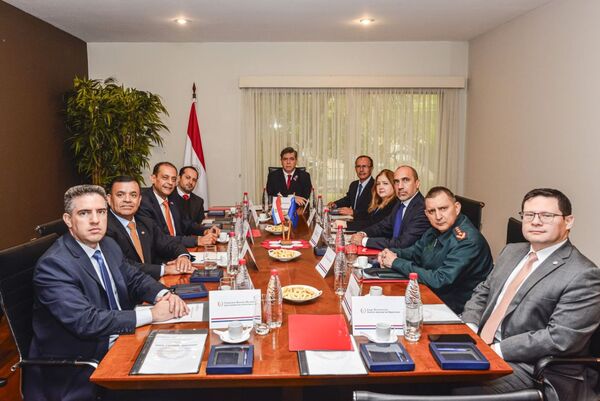 Ministro participa en la primera sesión del Consejo Nacional de Inteligencia
