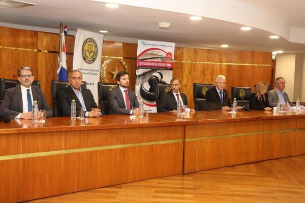 Realizan jornada inaugural del curso de Especialización en Derecho Penal