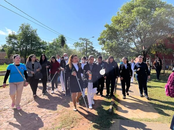 Realizan caminata en Itauguá por el “Día Internacional del Bastón Blanco” - Nacionales - ABC Color