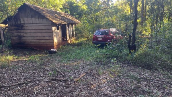 HALLAN ABANDONADA A CAMIONETA ROBADA EN BELLA VISTA