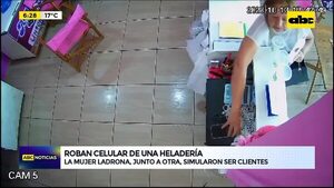 Video: En un descuido roban celular de una heladería  - ABC Noticias - ABC Color