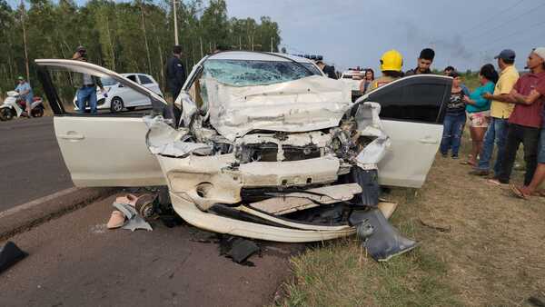 Diario HOY | Dos jóvenes mueren tras accidente entre auto y camión