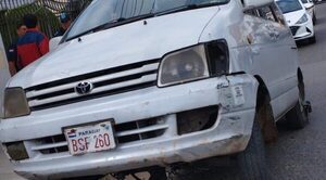 En infracción y en auto robado, se llevó a un PMT en el capot