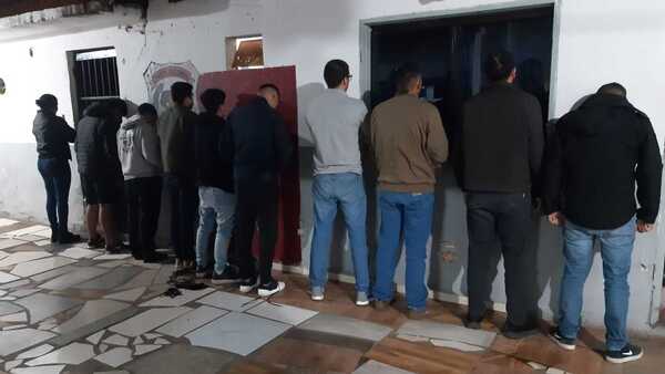 Decena de jóvenes detenidos por carreras clandestinas en Luque