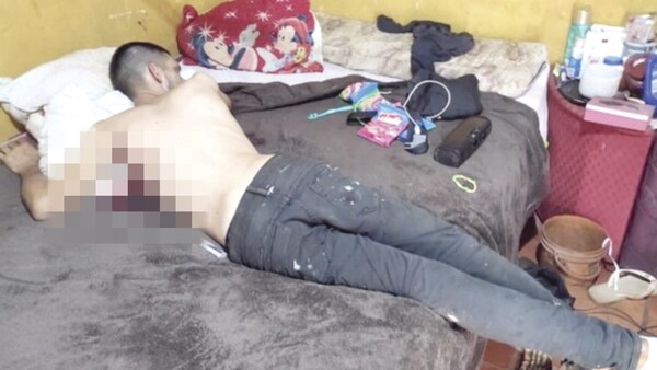 Clavó a su vecino que no quiso limpiar el baño que comparten