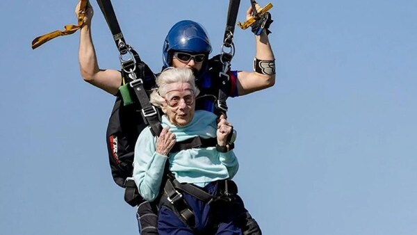 MURIÓ LA ABUELITA QUE SE TIRÓ EN PARACAÍDAS A SUS 104 AÑOS